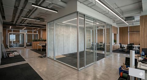 Современный офис open-space с переговорной — реализованный проект SMG Corp